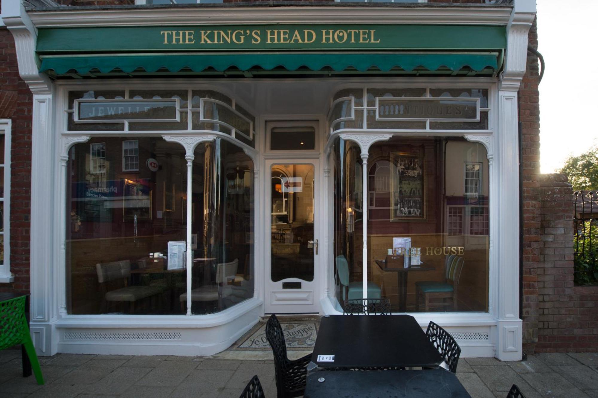 The King'S Head Hotel Wetherspoon Бекълс Екстериор снимка